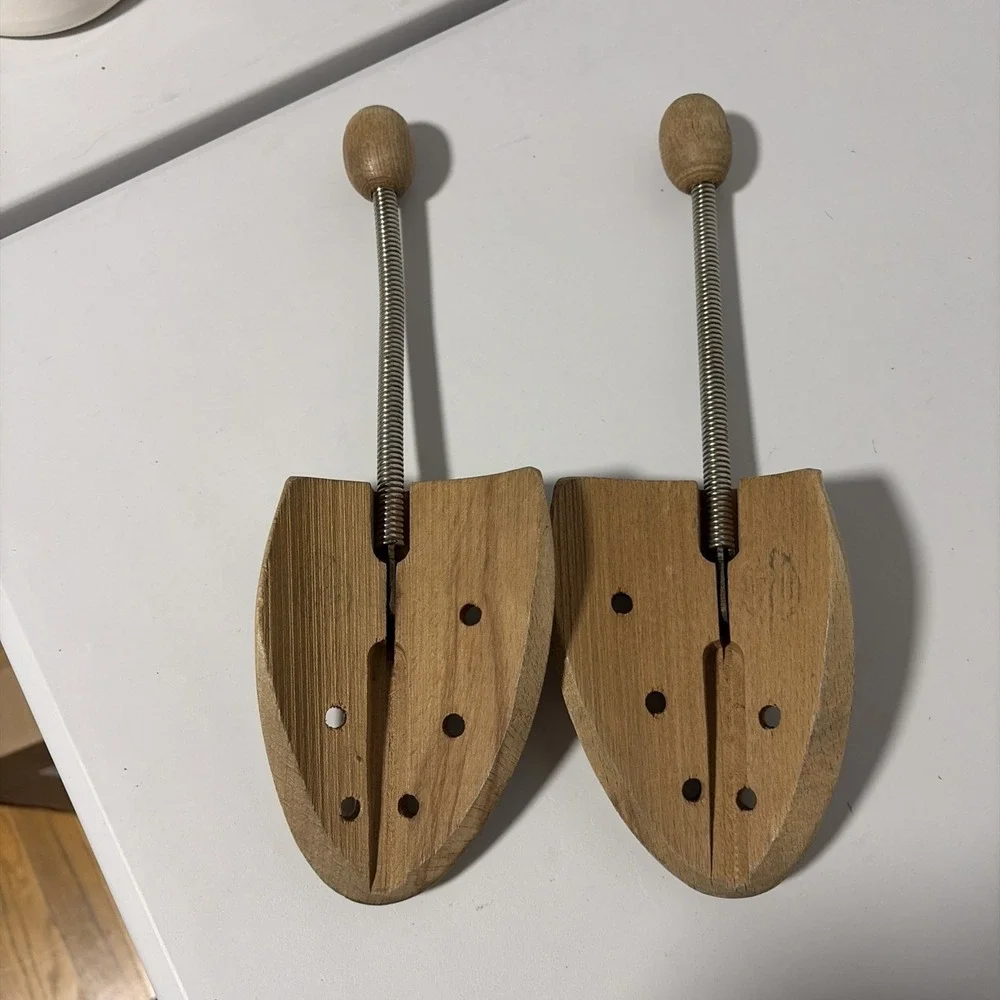 Vintage Wooden Shoe Tree Shaper Pair Wood Metal Spring Beige Unisex Size S 11in